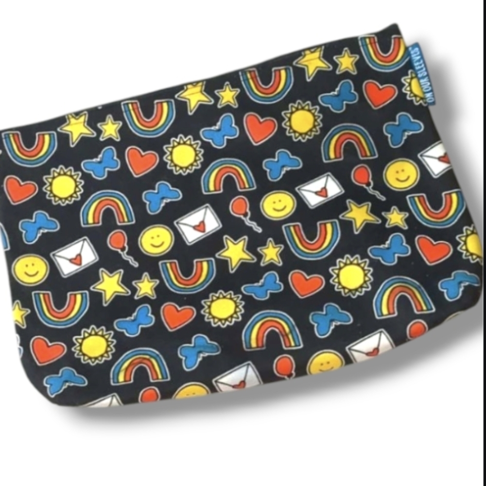 THIRTY ONE ON OUR SLEEVES RAINBOW SMILEY POUCH
